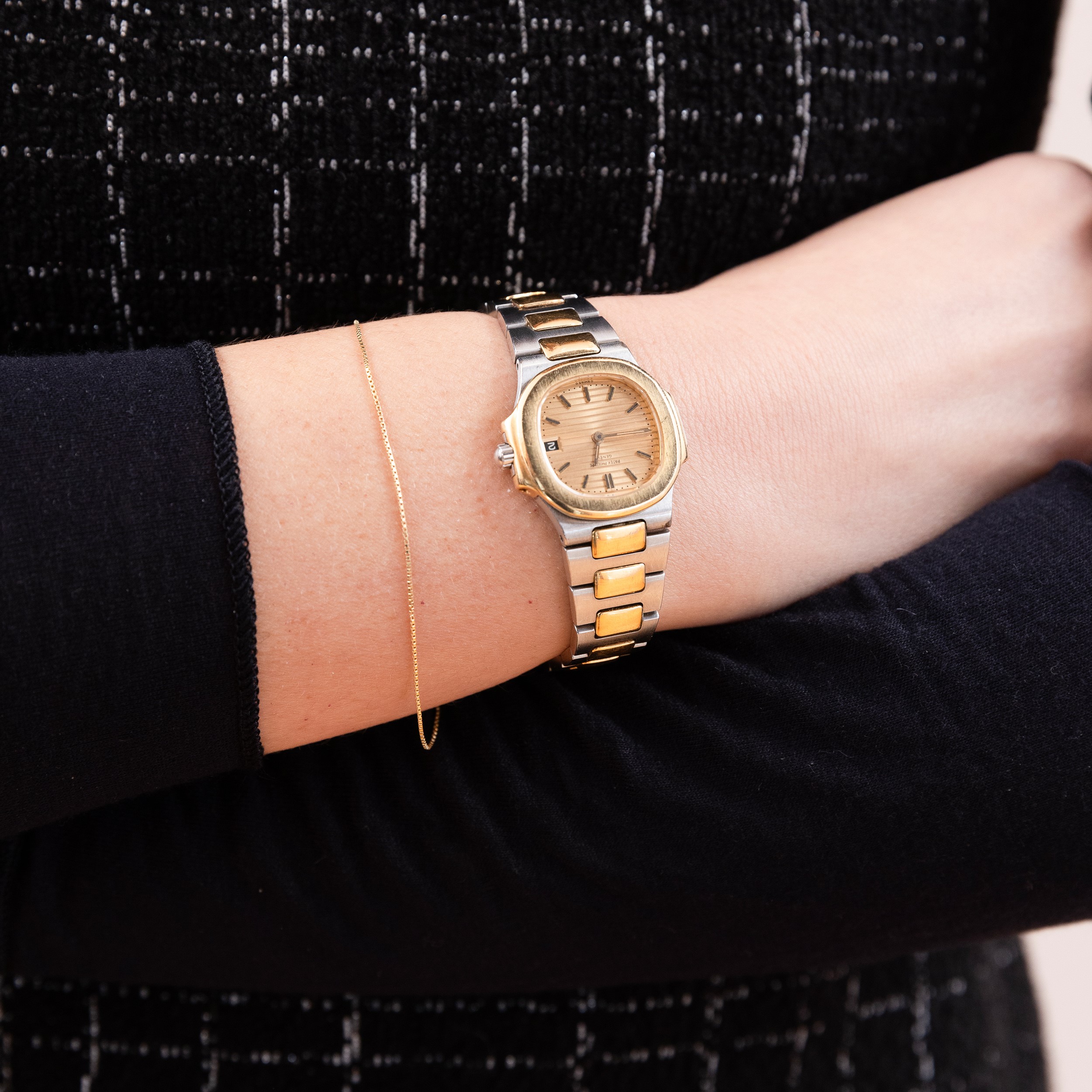 Patek Philippe - Nautilus Lady Ref 4700 Acciaio e Oro, Quadrante Dorè, Scatola e Garanzia, Circa ...
