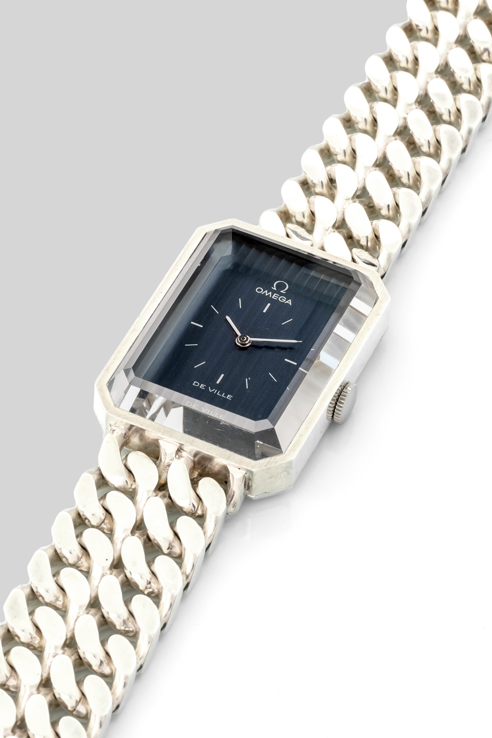 Omega - Emerald Jeux D'argent in Argento 925 Design "grima", Carica Manuale, Circa 1970