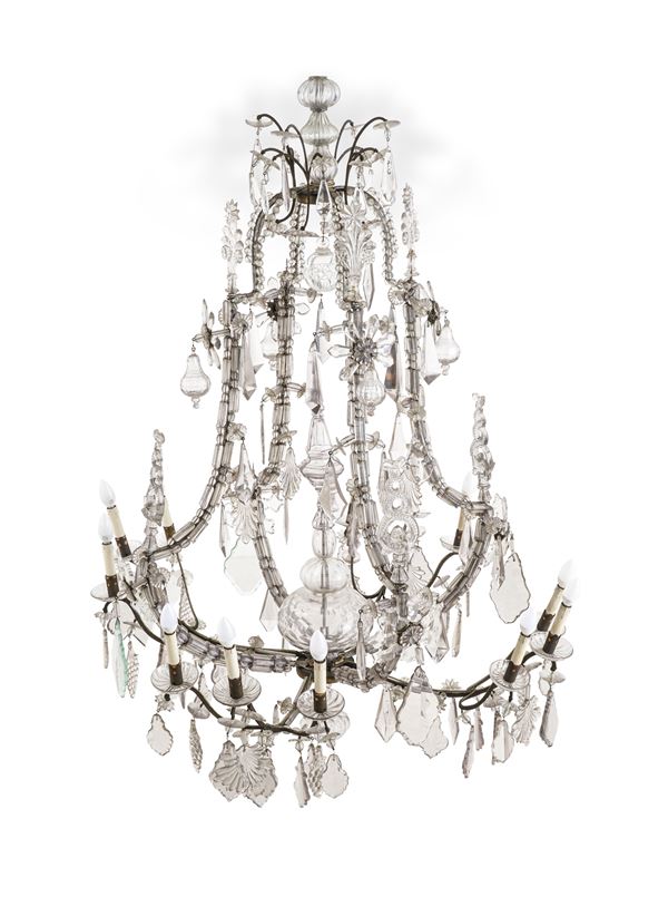 Grande lampadario Maria Teresa in metallo e cristallo molato. XIX secolo