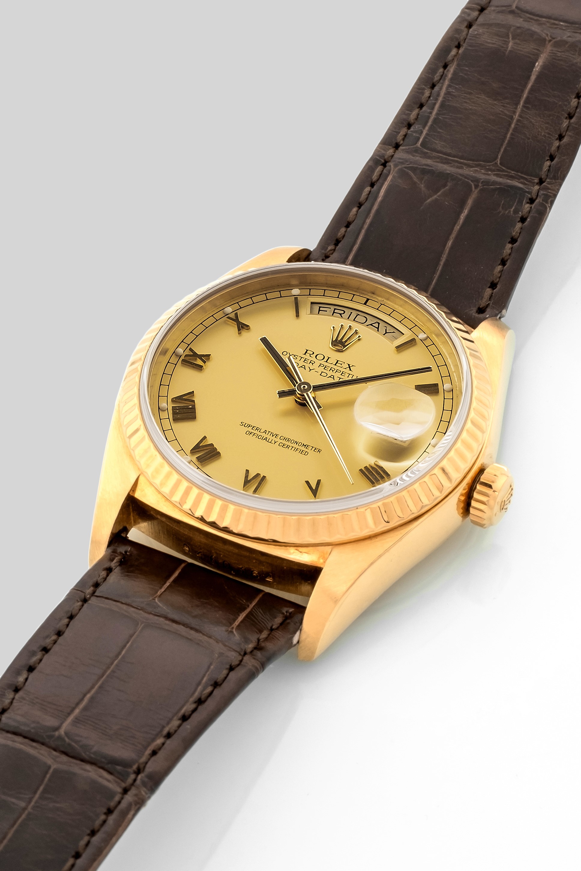 Rolex - Day-date Ref 18038 in Oro Giallo 18k, Quadrante Champagne con Numeri Romani Applicati, Ci...