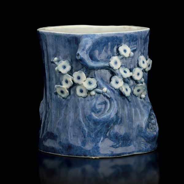 Vaso in porcellana a guisa di tronco d'albero con fiori e iscrizioni, marchio Zhu Lin Ju Shi e Dao Guang Nian Zhi, Cina, Dinastia Qing, epoca Daoguang (1821-1850)