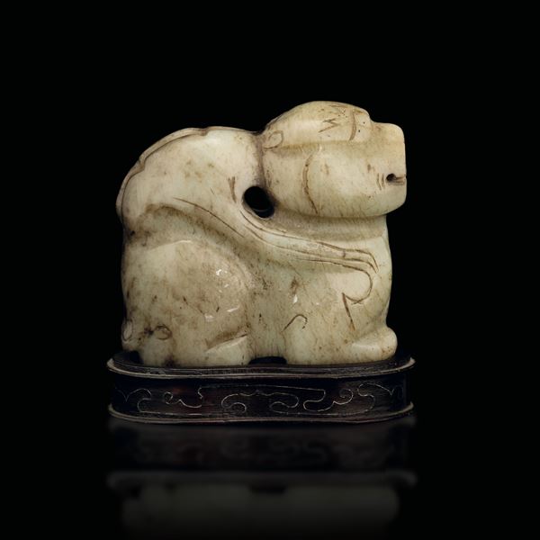 Figura in giada scolpita raffigurante leone, Cina, Dinastia Qing, XIX secolo