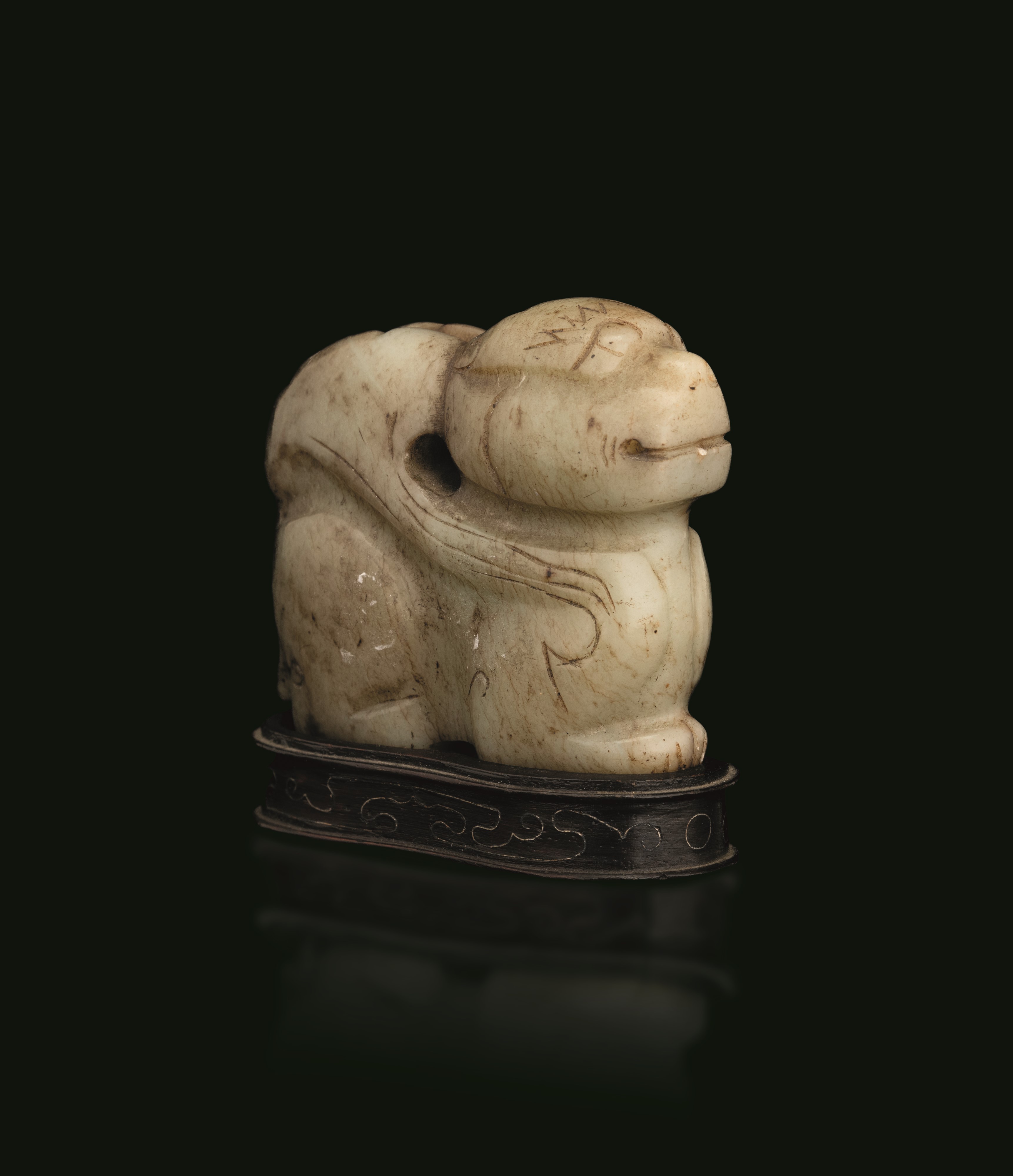 Figura in Giada Scolpita Raffigurante Leone, Cina, Dinastia Qing, XIX Secolo