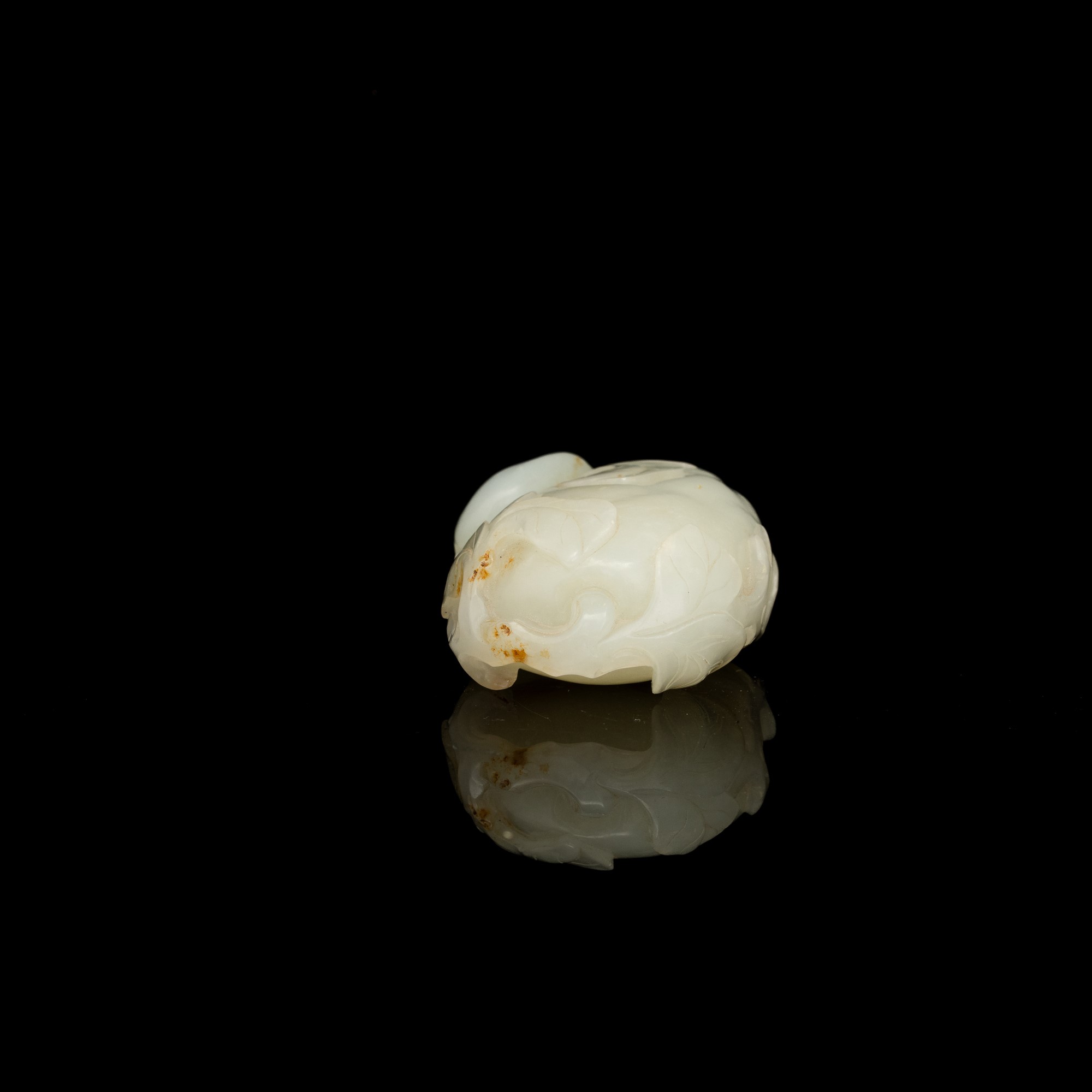 Elemento in Giada Russet Scolpito con Motivi Vegetali, Cina, Dinastia Qing, XIX Secolo