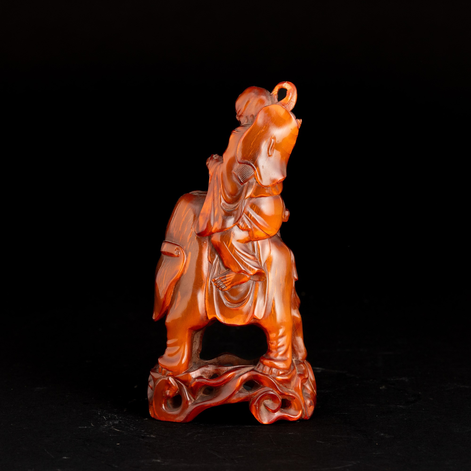 Figura di Personaggio ed Elefante in Ambra, Cina, XIX Secolo