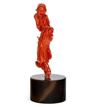 Figura caricaturale, corallo su base in agata