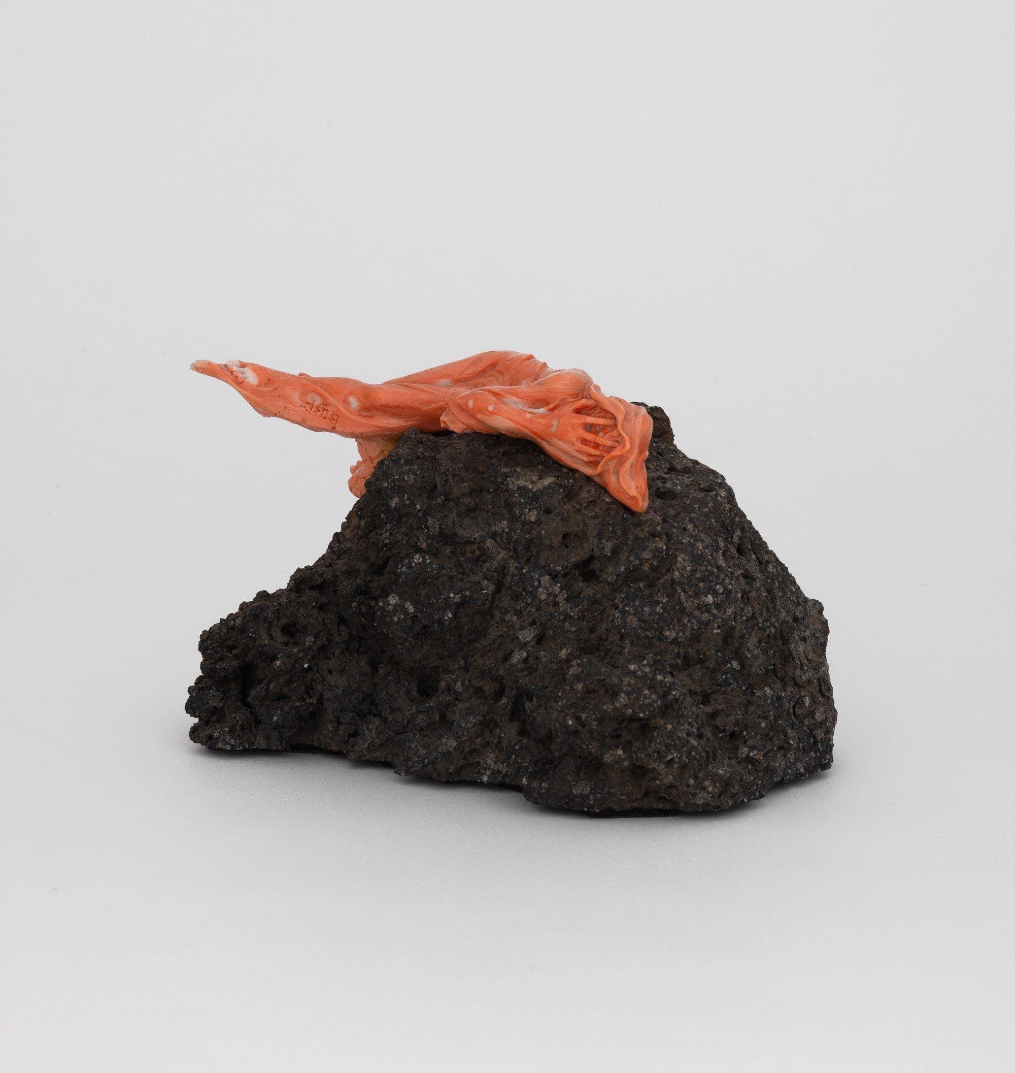 Figura Antropomorfa Giacente su Pietra del Vesuvio, Firmata Parlati, Napoli XX-XXI Secolo