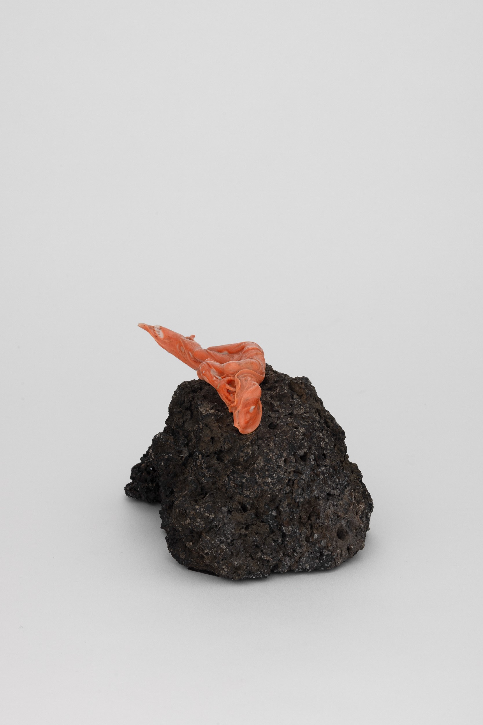 Figura Antropomorfa Giacente su Pietra del Vesuvio, Firmata Parlati, Napoli XX-XXI Secolo