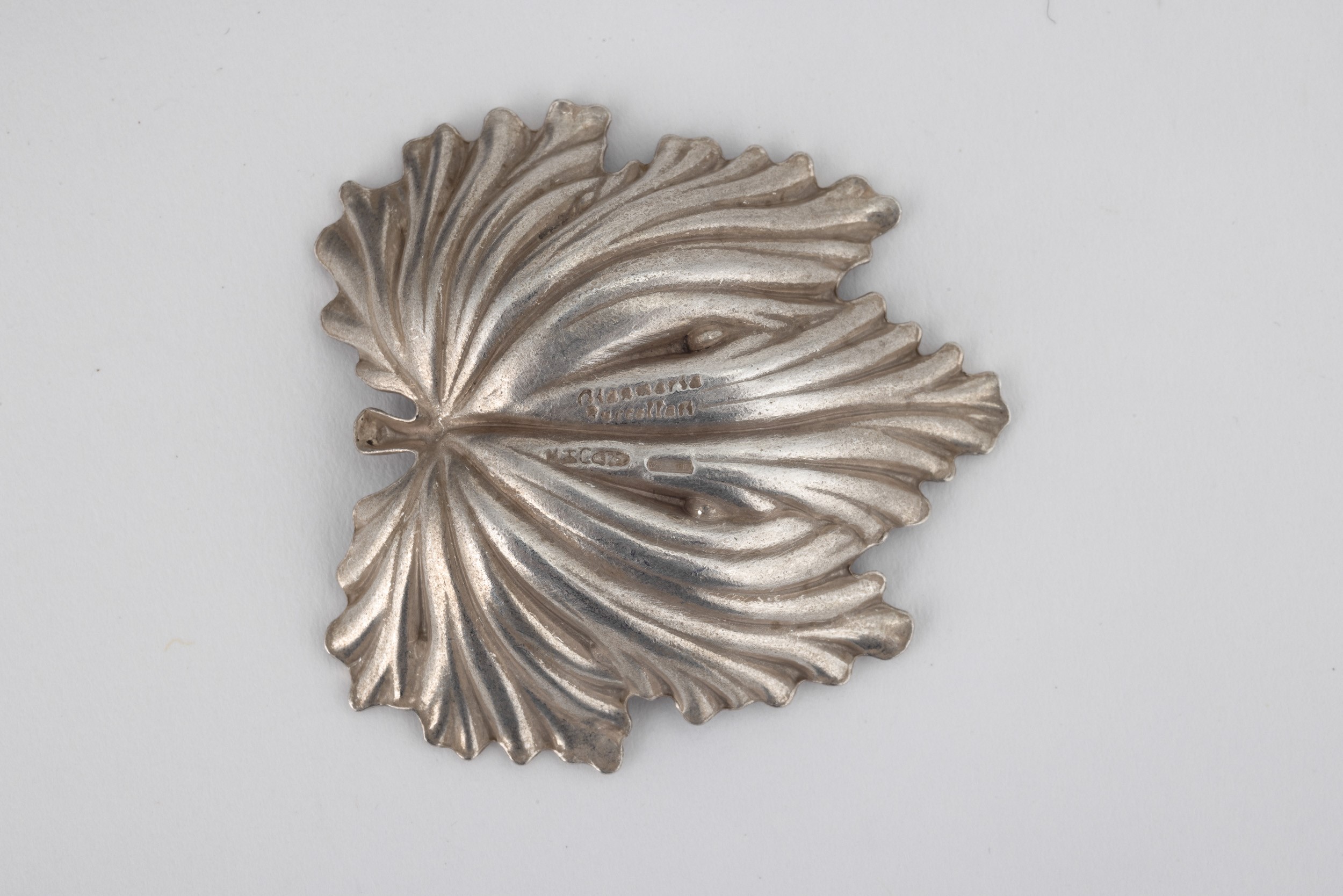 Gruppo di quattro segnaposto a forma di fiori e foglie, argento 925, Gianmaria Buccellati (Maison...
