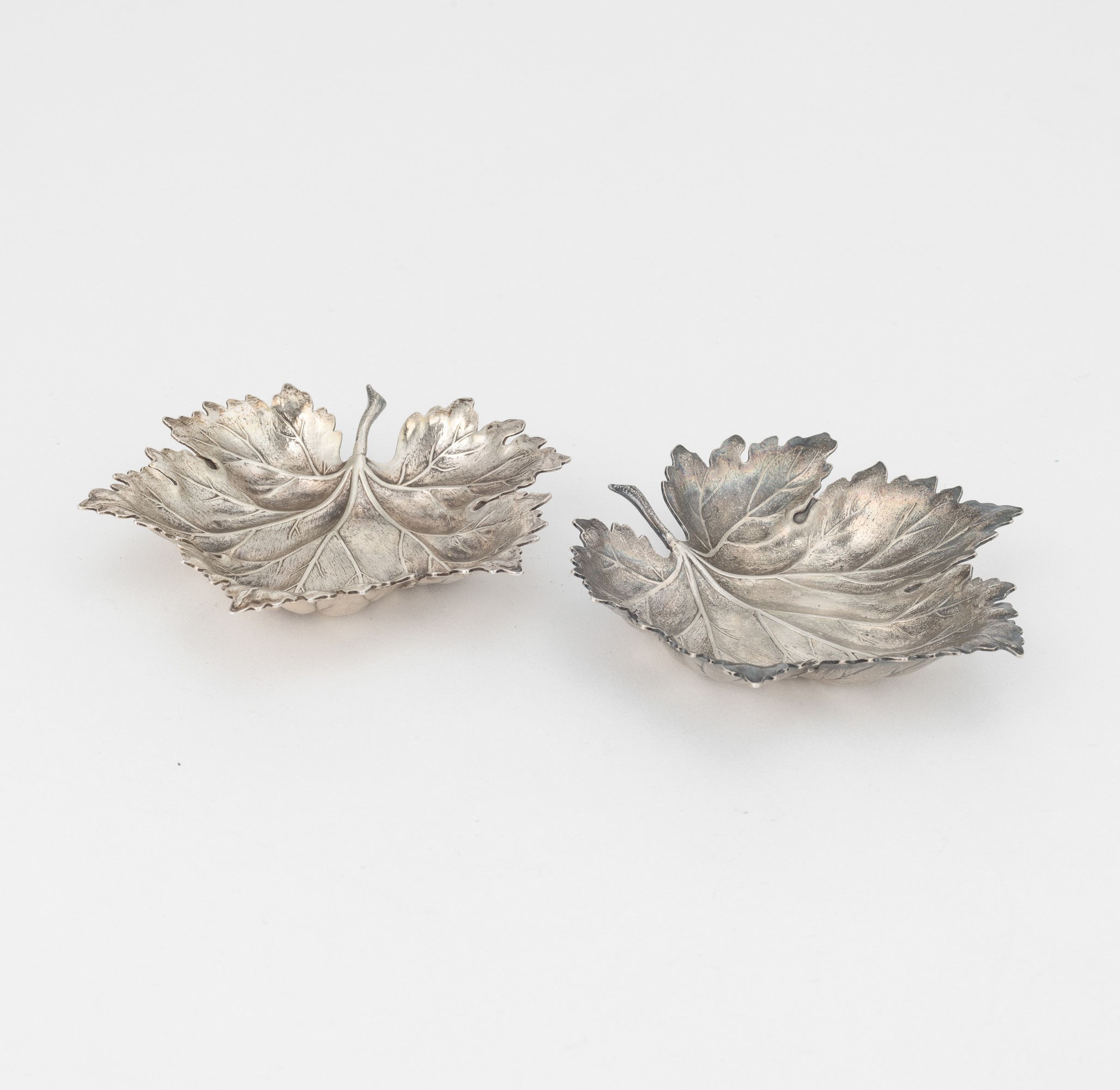 Coppia di foglie, argento 925 fuso e sagomato (attrib. Maison Gianmaria Buccellati; argentiere Cl...