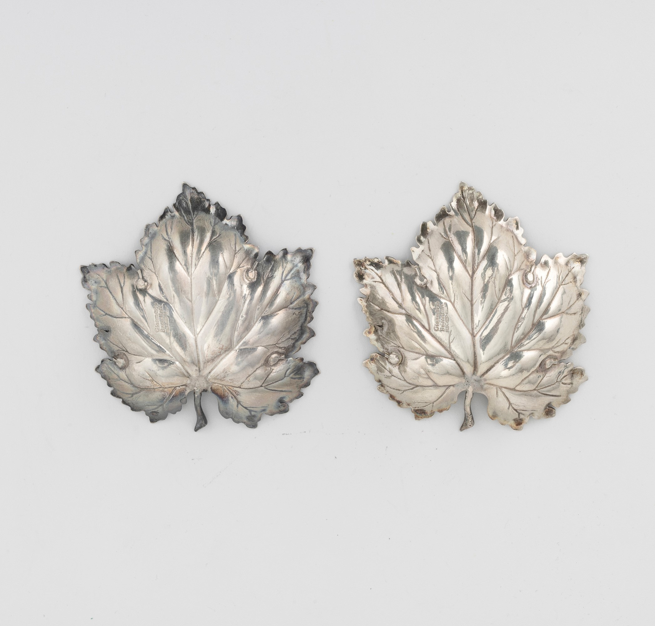Coppia di foglie, argento 925 fuso e sagomato (attrib. Maison Gianmaria Buccellati; argentiere Cl...