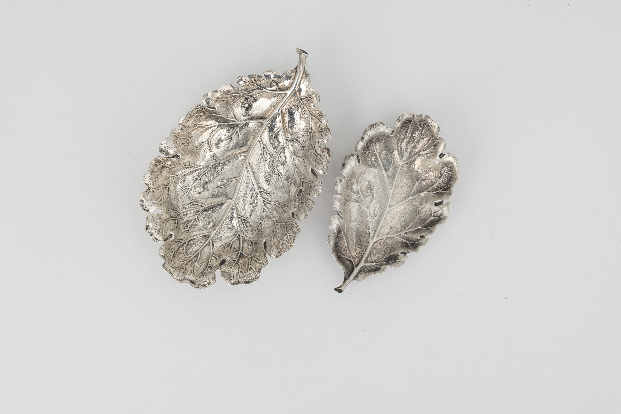 Clementi (argentiere), Due foglie in argento 925, fuso e sagomato, XX–XXI secolo