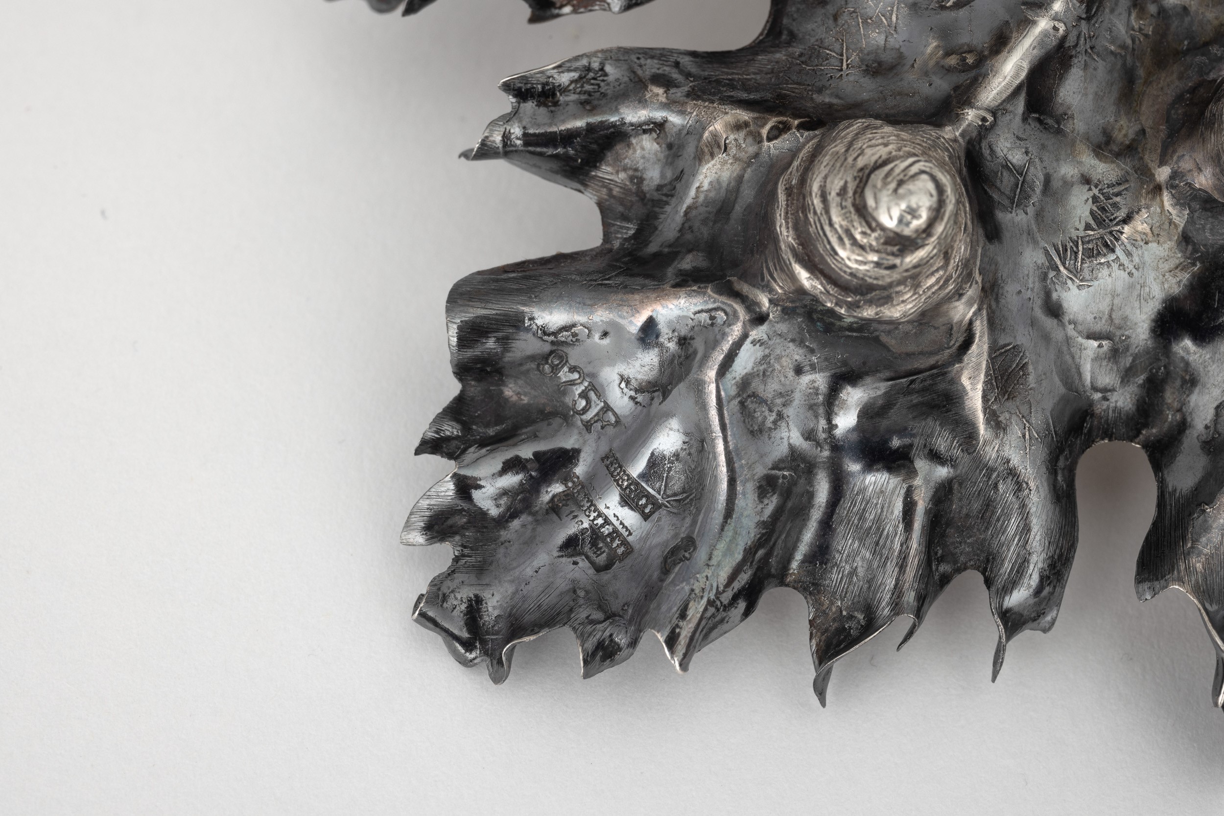 Maison Gianmaria Buccellati, Foglia e conchiglia, argento (argentiere Clementi, Bologna)