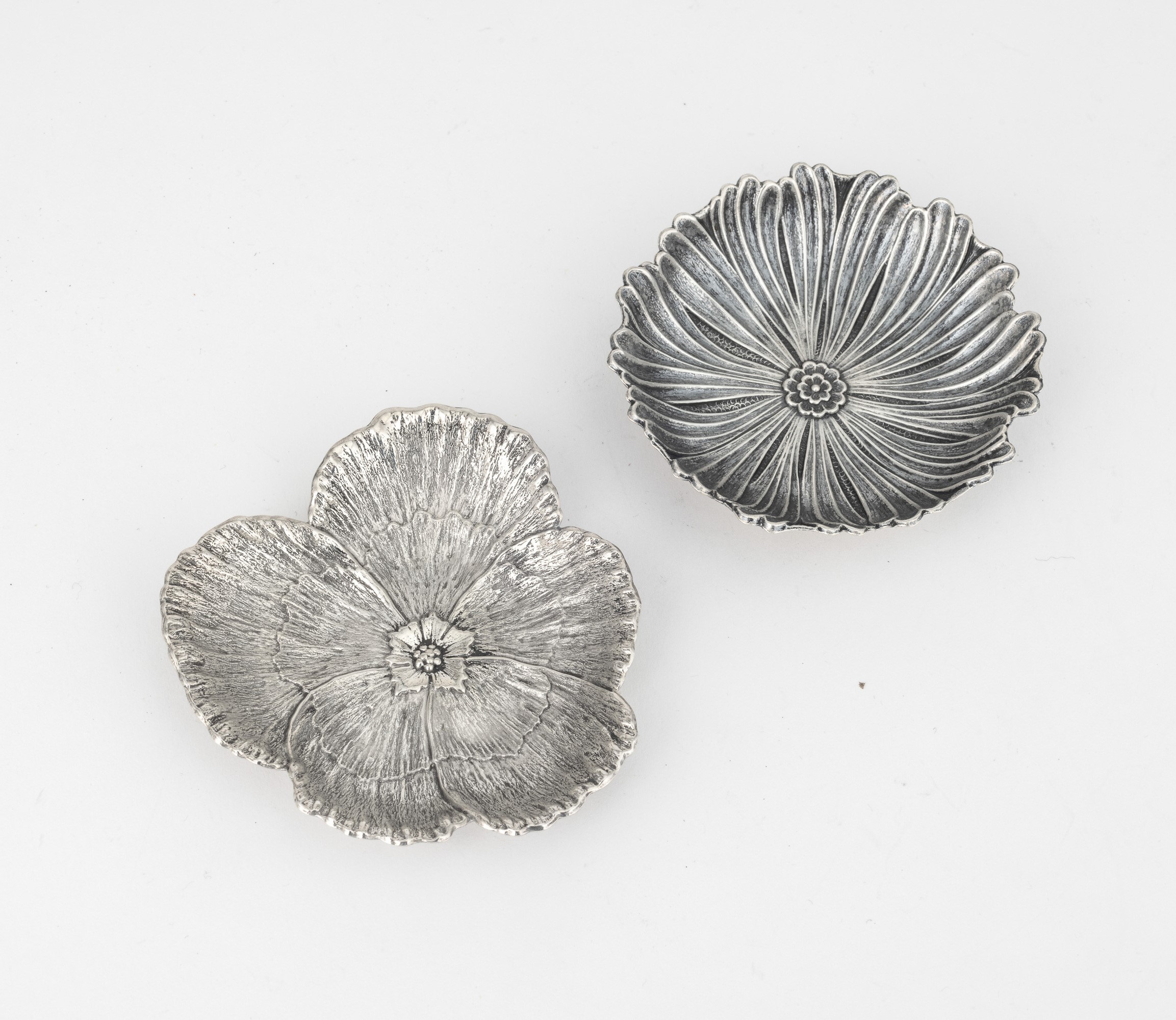 Maison Gianmaria Buccellati, Due ciotoline a forma di fiore, argento 925