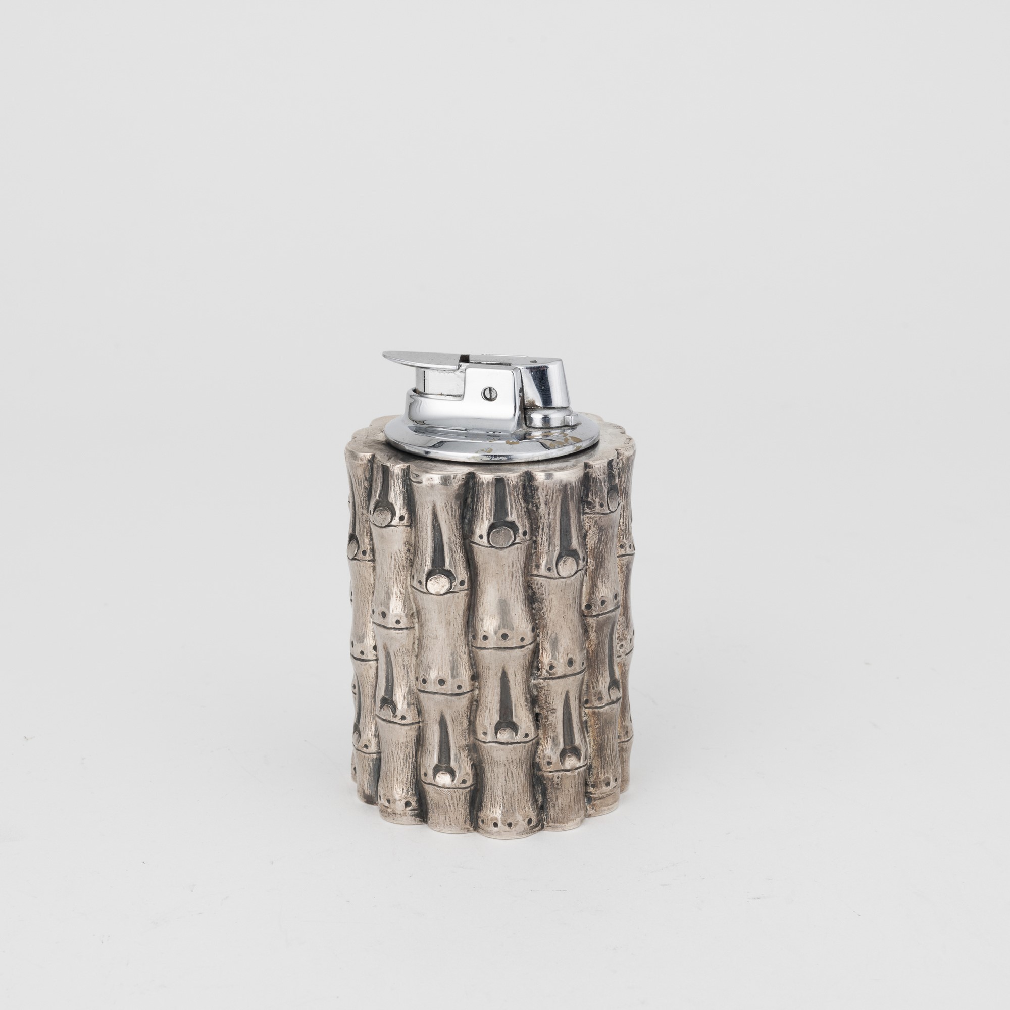 Maison Gucci, Accendino da tavolo a finto bamboo, argento 925 fuso e sagomato (Italia, XX-XXI sec...
