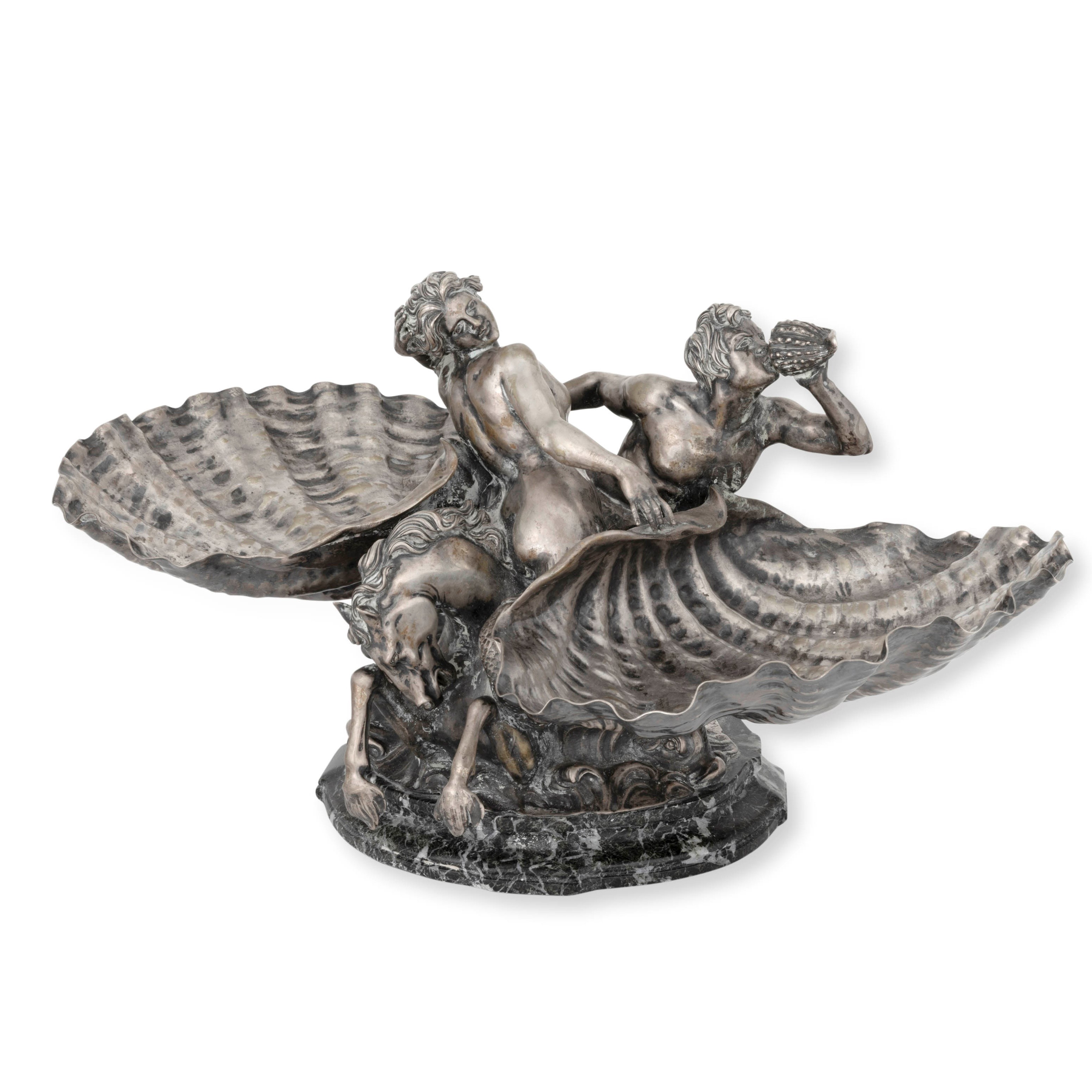 Antiquariato italiano del XX secolo, Centrotavola a tema marino con tritoni e conchiglie