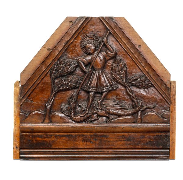 Germania, XVI secolo Cuspide con bassorilievo raffigurante San Giorgio che uccide il drago