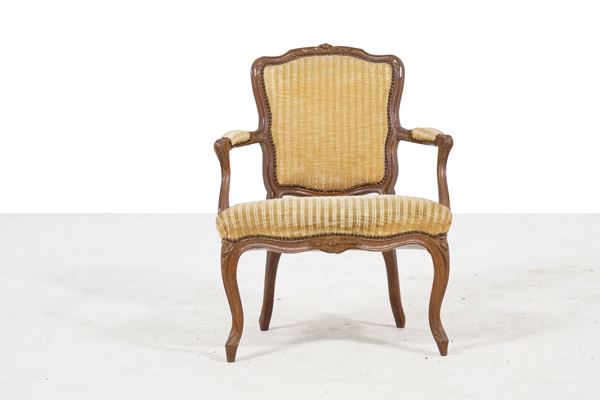 Poltroncina in legno intagliato, XVIII secolo