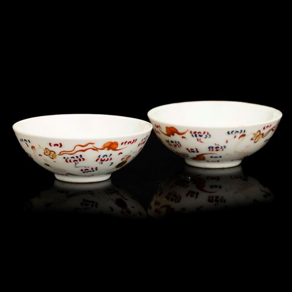 Coppia di tazzine in porcellana Famiglia Rosa a motivi geometrici, Cina, Dinastia Qing, XX secolo