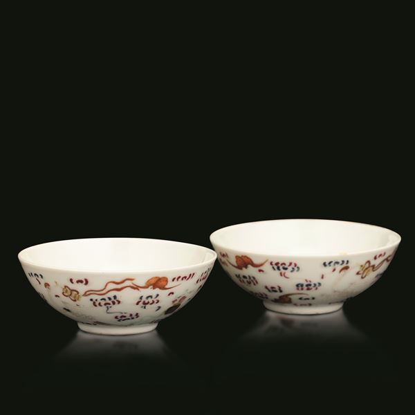 Coppia di tazzine in porcellana Famiglia Rosa a motivi geometrici, Cina, Dinastia Qing, XX secolo