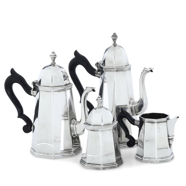 Servizio da tè e caffè. Argenteria italiana del XX secolo, argentiere Cesa, Alessandria