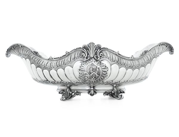 Grande centrotavola. Argenteria europea del XIX-XX secolo (apparentemente privo di bolli)