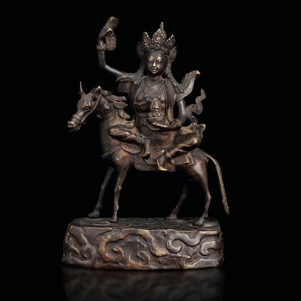 Figura in bronzo raffigurante Tara su cavallo con tracce di doratura, Cina, Dinastia Qing, epoca Qianlong (1736-1796)