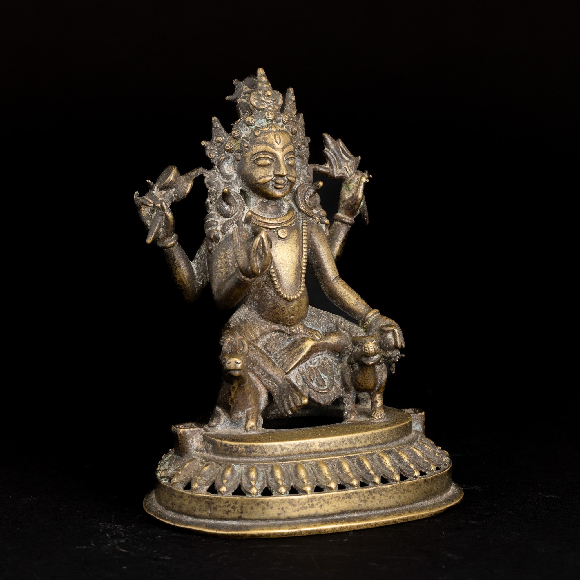Figura di Bhairava su Fiore di Loto in Bronzo, Cina, Dinastia Qing, Epoca Qianlong (1736-1796)