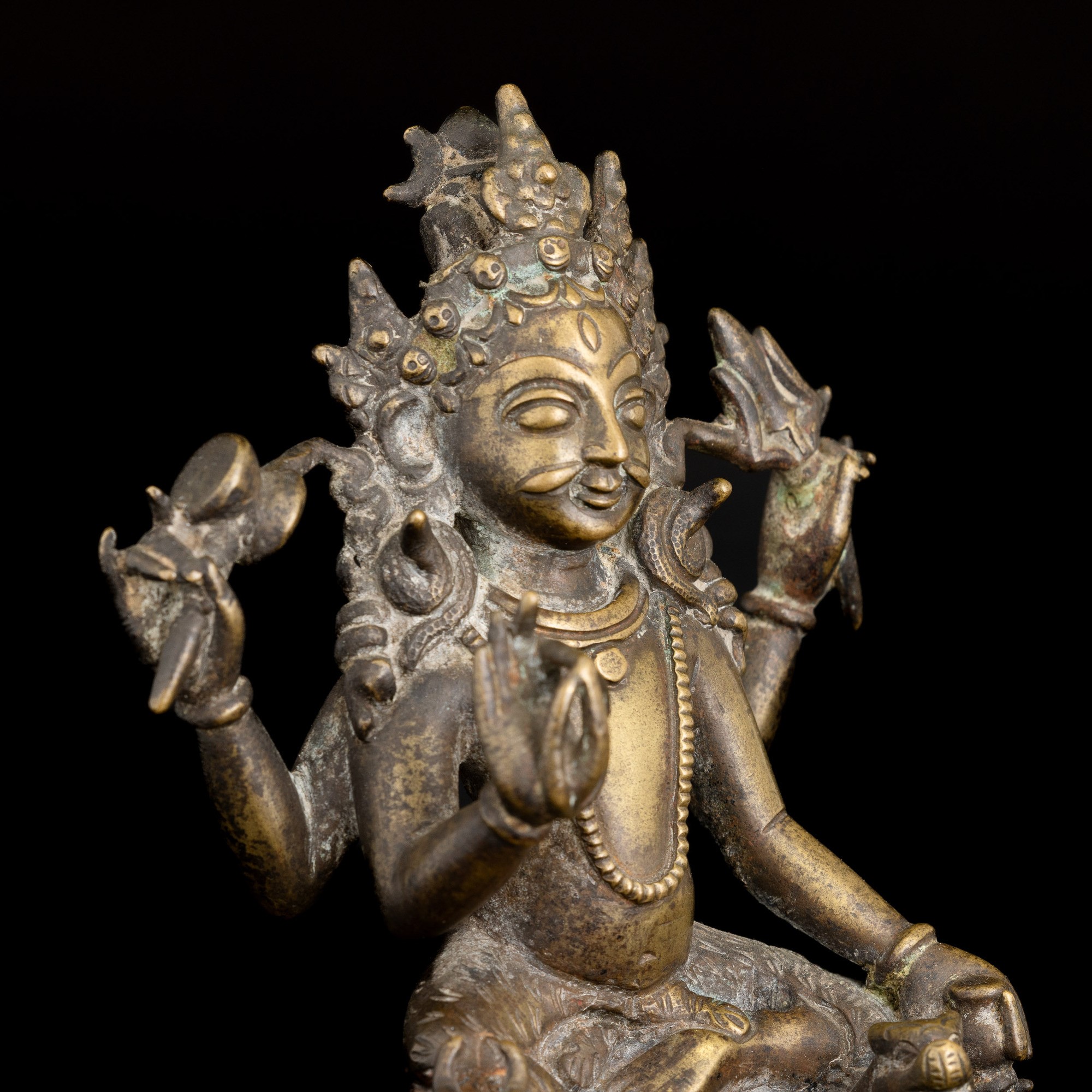 Figura di Bhairava su Fiore di Loto in Bronzo, Cina, Dinastia Qing, Epoca Qianlong (1736-1796)