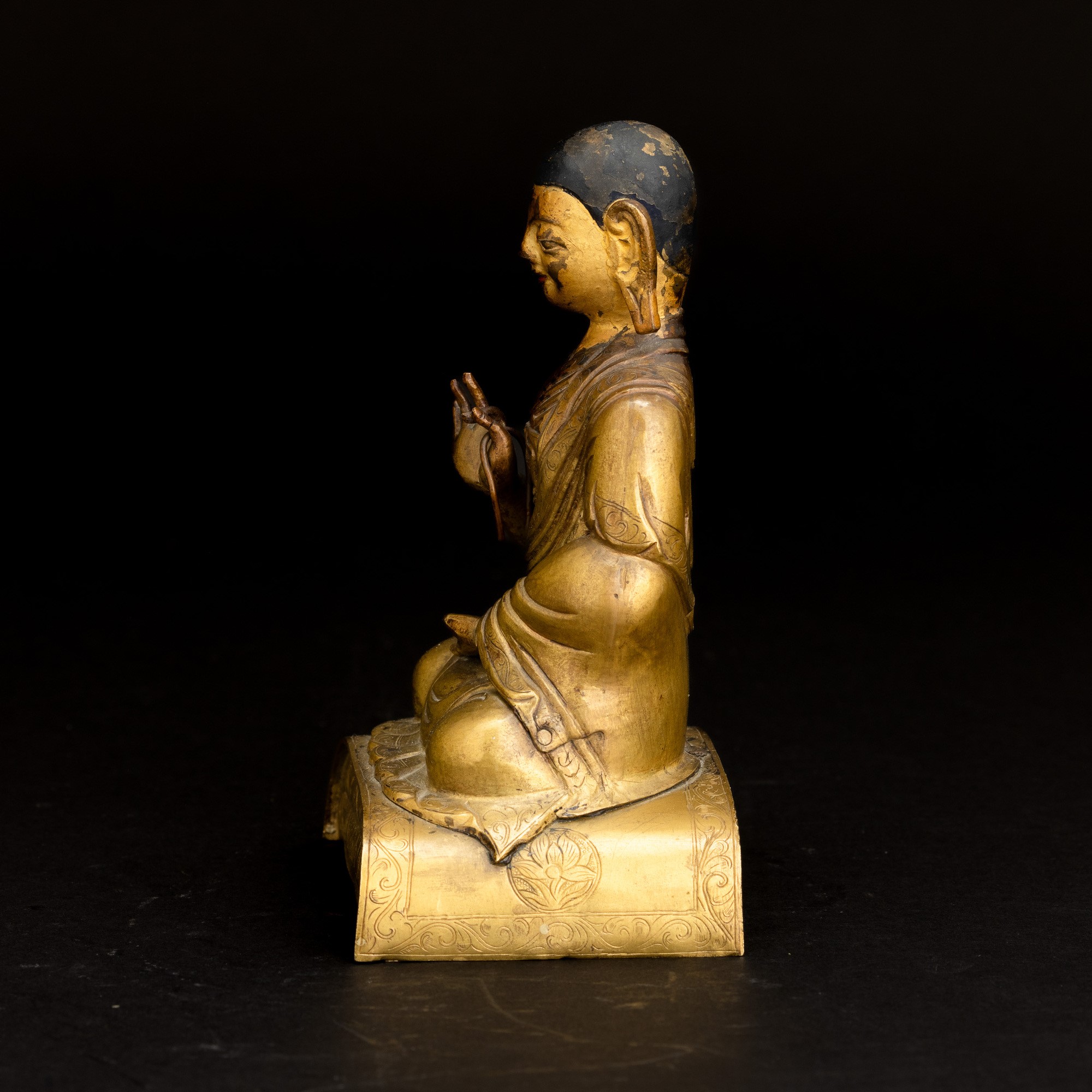 Figura di Monaco in Rame Dorato, Tibet, XVIII Secolo