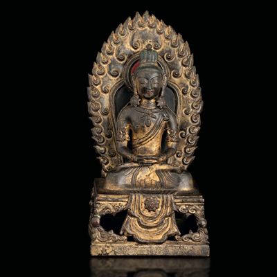 Figura di Buddha Amitayus Seduto con Aura in Bronzo Dorato e Tracce di Monocromia, Cina, Dinastia...