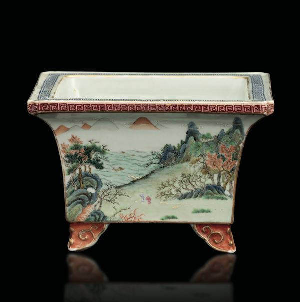 Giardiniera in porcellana Famiglia Rosa raffigurante 4 scene paesaggistiche, Cina, Dinastia Qing, marca e del periodo Qianlong (1736-1796)