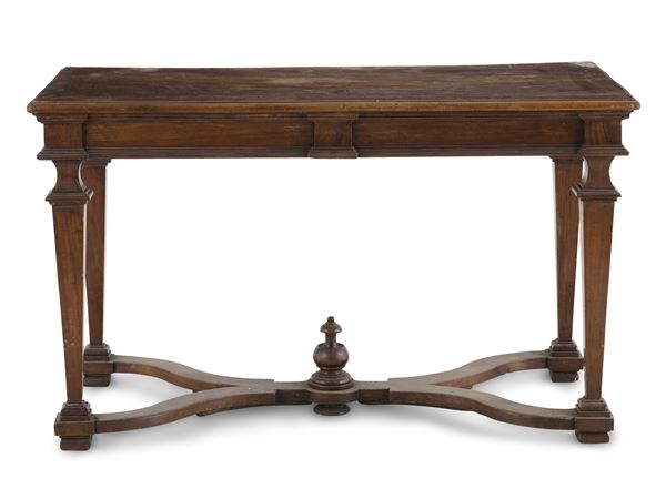 Tavolo in legno. XIX secolo