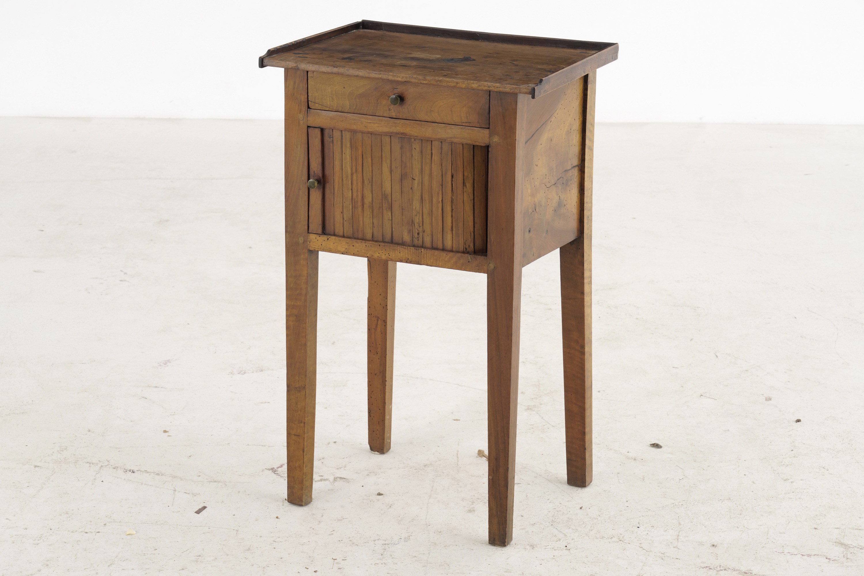 Comodino in Legno Ad un Cassrtto. XIX Secolo