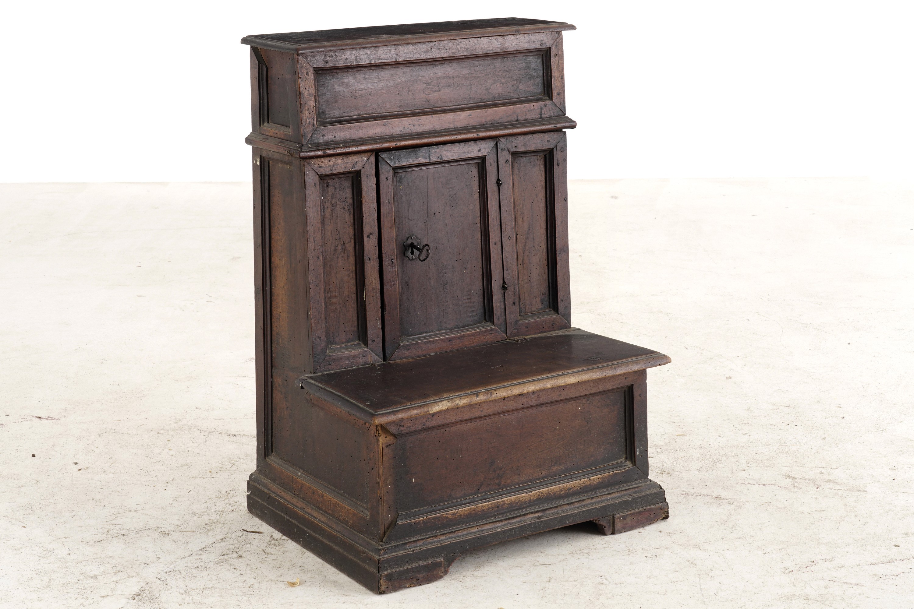 Inginocchiatoio in legno, elementi antichi