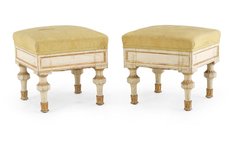 Coppia di poggiapiedi in legno intagliato e dipinto. XVIII-XIX secolo  - Auction Antiquariato - Cambi Casa d'Aste