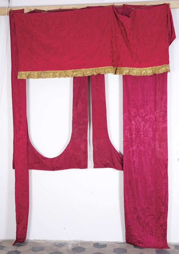 Scatola contenente tessuti vari