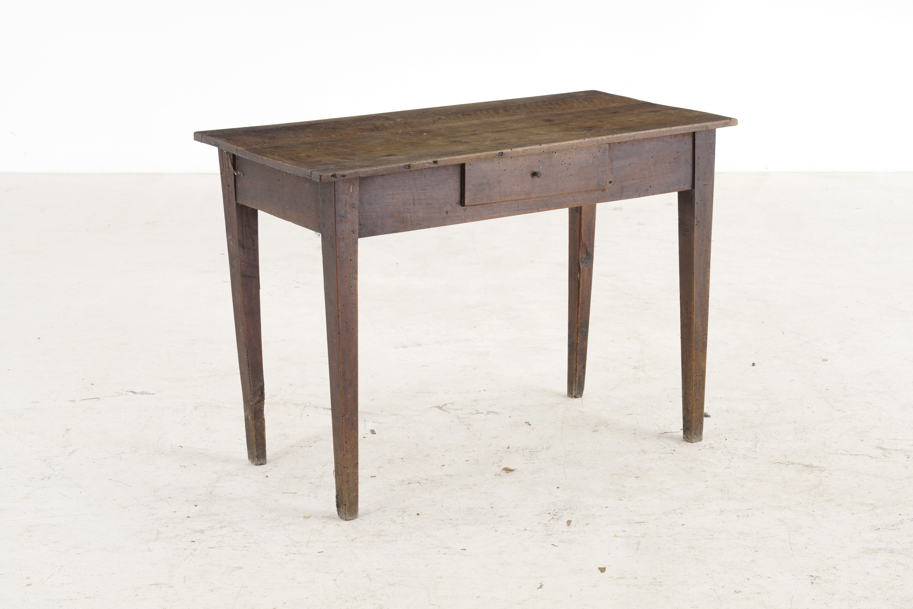 Piccolo Scrittoio in Legno con Cassetto. XVIII Secolo