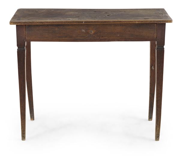Piccolo scrittoio antico