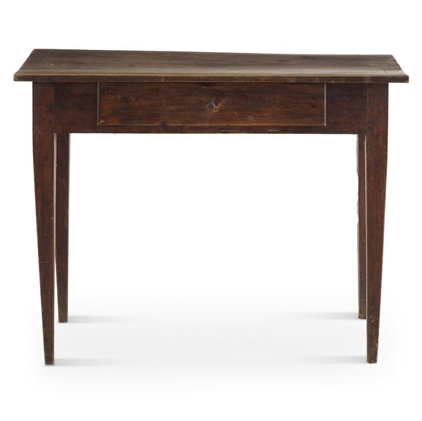 Piccolo scrittoio ad un cassetto. XIX secolo