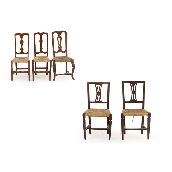 Lotto di 5 sedie con seduta impagliata. XVIII-XIX secolo