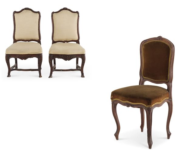 Coppia di poltrone in legno intagliato e una diversa