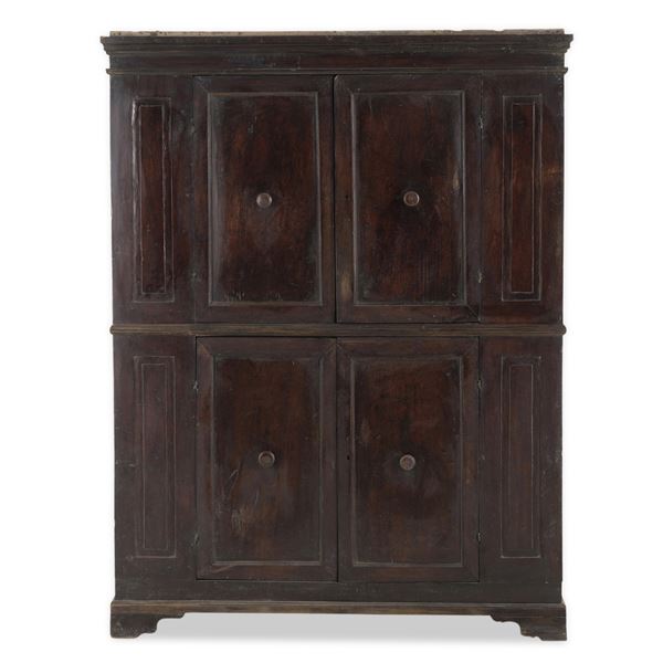 Credenza doppio corpo. XVII secolo