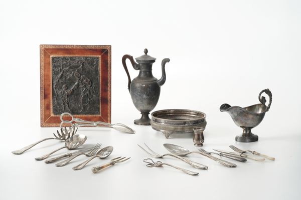 Lotto di oggetti in metallo argentato