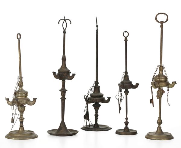 Cinque lampade fiorentine in metallo