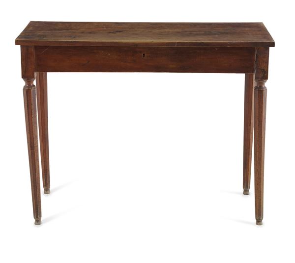 Piccolo scrittoio in legno da parete