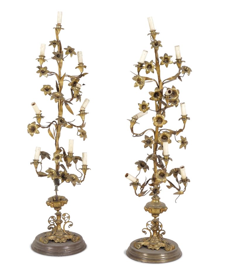 Coppia di lampade in metallo dorato. XIX-XX secolo  - Asta Antiquariato - Cambi Casa d'Aste