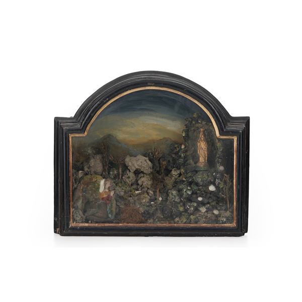 Teca in legno raffiguarante scena religiosa. XIX-XX secolo Apparizione della Madonna di Lourdes