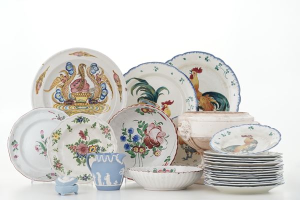 Lotto misto di ceramiche.  Manifatture diverse (Napoli Del Vecchio, Luneville, Wedgwood), XX secolo.