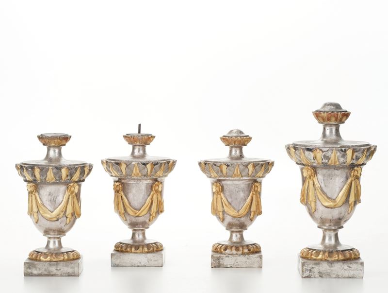 Quattro portapalme in legno dipinto e dorato.  - Auction Antiquariato - Cambi Casa d'Aste